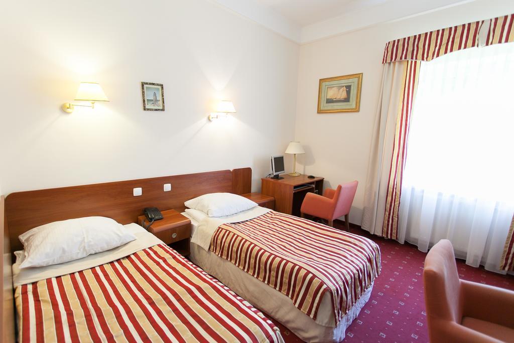 Hotel Twins II Varsó Kültér fotó