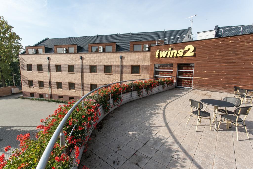 Hotel Twins II Varsó Kültér fotó